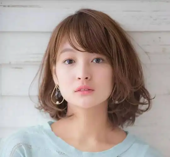 女生显脸小的发型短发中长发均可参考