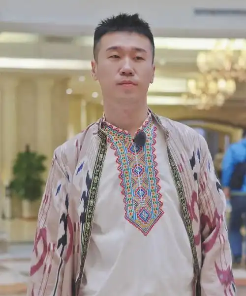 德云社杨九郎深夜晒照帅气造型引网友热议郭德纲欺骗了大家