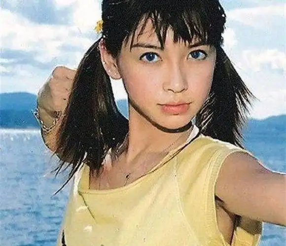 杨颖的珍贵老照片一次性看完angelababy从小到大的容貌变化史