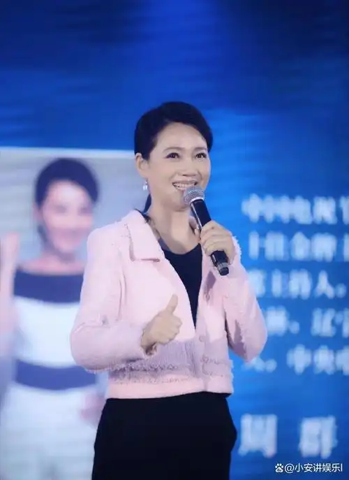 她是著名美女主持人,嫁给神秘老公生下三个孩子,50岁宛如少女