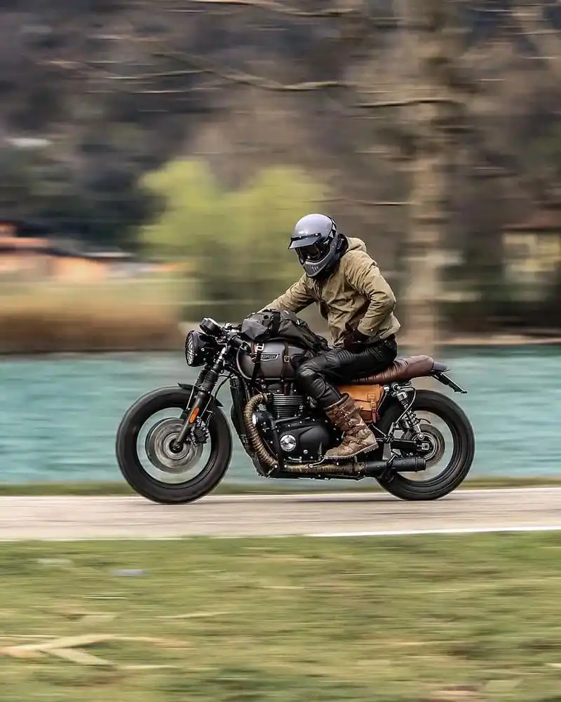 复古机车型男,有味儿.粗狂中带着精致,车是,人也是.#复古机 - 抖音