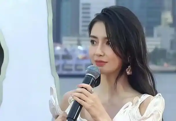 香港金像奖颁奖梁朝伟六封金像奖影帝刘嘉玲猛夸老公没毛病