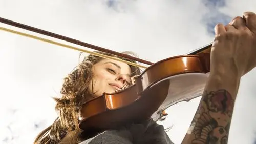 小提琴美女海边唯美意境写真