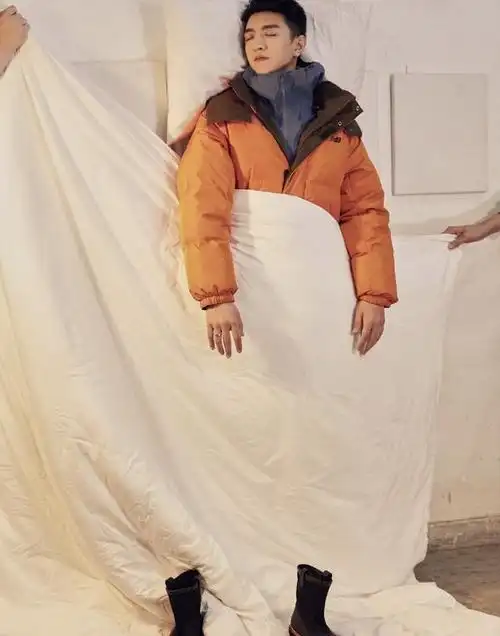 金瀚时尚大片,解锁新睡觉方式,靴子的摆放是认真的?