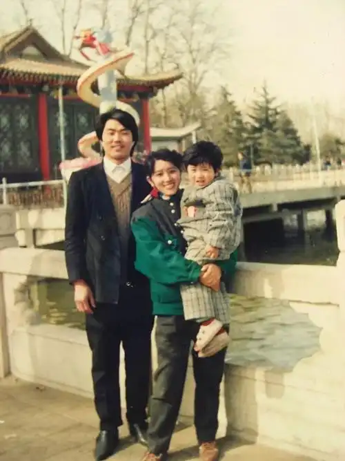 翻开相册我被爸妈的老照片惊艳到了