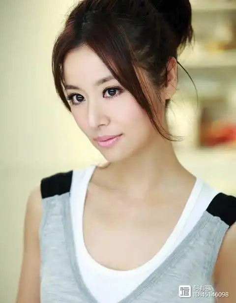 林心如42岁又怎样大红大绿穿搭也能轻松驾驭气质堪比18岁少女