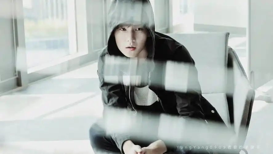 【壁纸】杨洋 我喜欢的样子你都有 cr水印