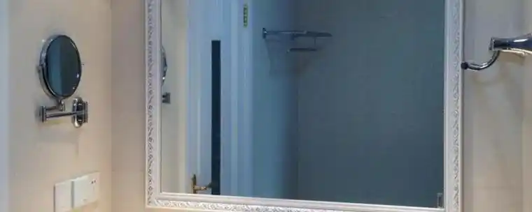 为什么洗澡时镜子上会有水雾