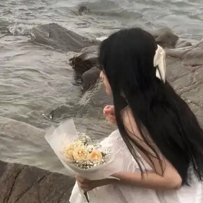 女生拿花头像唯美图片高清漂亮微信头像女花的头像