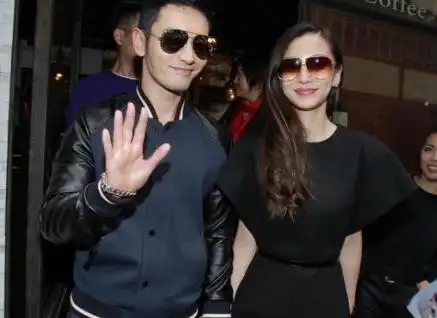 黄晓明和angelababy辟谣分手传闻已经在策划婚礼