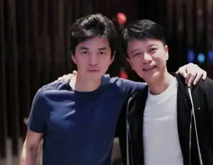 李健妻子博士毕业结婚多年不生孩子不买房