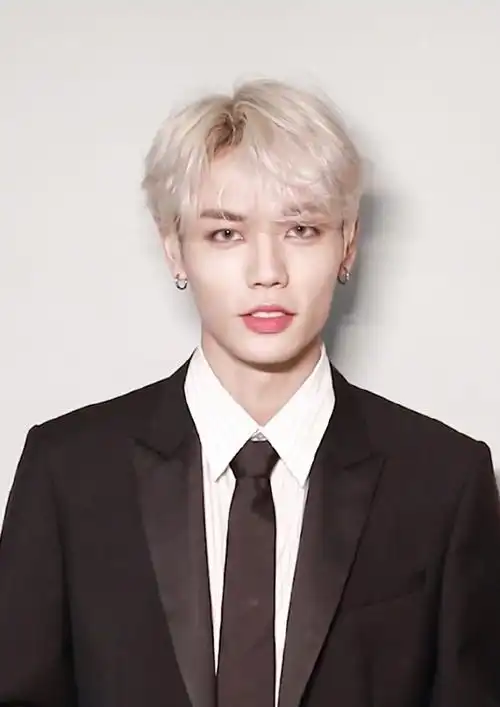 证件照最适合的妆容#林彦俊伪证件照合集!标准的正统帅哥脸!