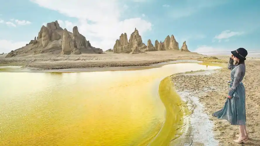 西北环线自驾游,俄博梁火星营地硫磺湖,很惊艳
