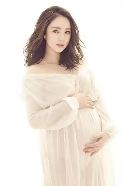 董璇母亲节晒孕肚照 准妈妈满脸幸福