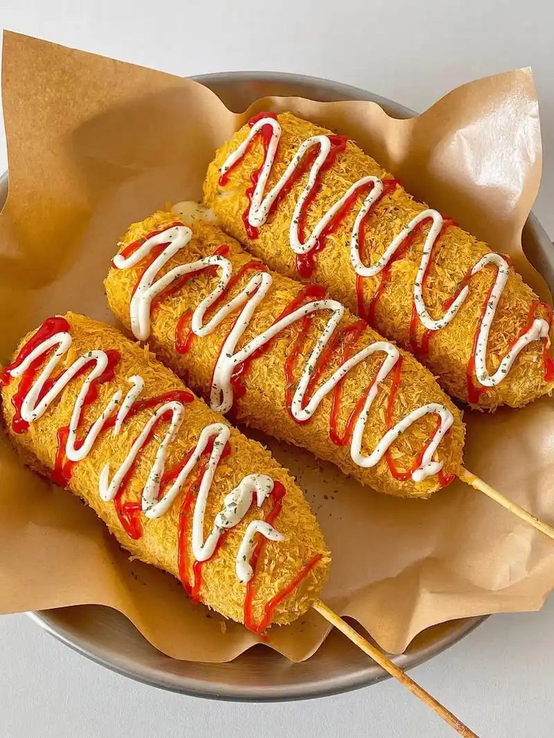 超拉丝的芝士热狗棒～16615土豆蒸熟压成泥加盐和黑椒拌匀,芝士