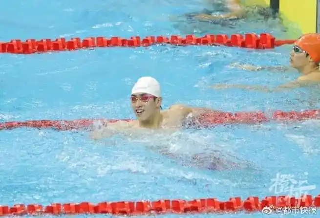 杭高4名男生腹肌照火了