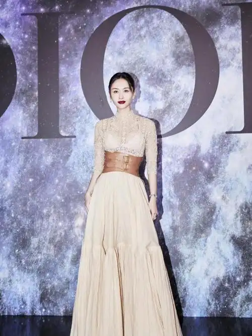 王子文气场是开挂了吧159的身高扮冷艳美人毫不违和太赞