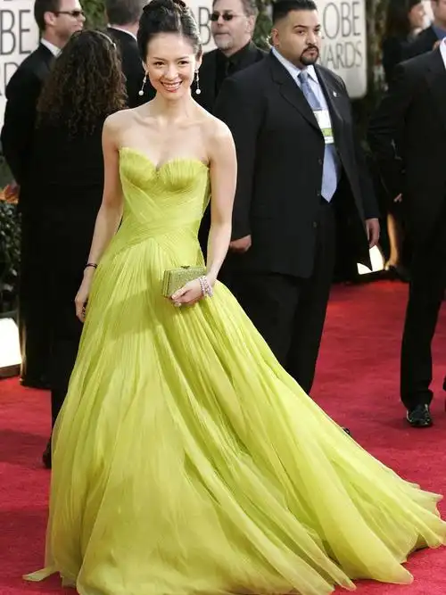 苹果绿红毯造型入选《人物》杂志红毯最佳着装7878#章子怡  #章