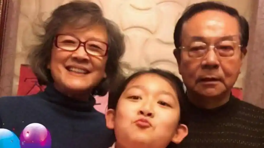 优秀演员宋春丽,终生未生育,却在61岁当奶奶的年纪当了妈