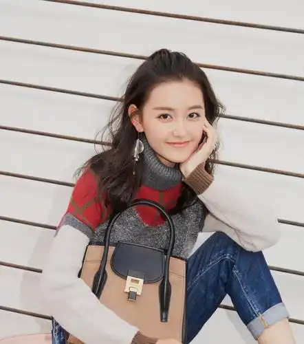 旋风少女蒋依依裙子上加蒲公英美到炸17岁太会穿