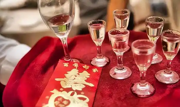 结婚敬酒词怎么说又大方又简单,儿子结婚敬酒词怎么说