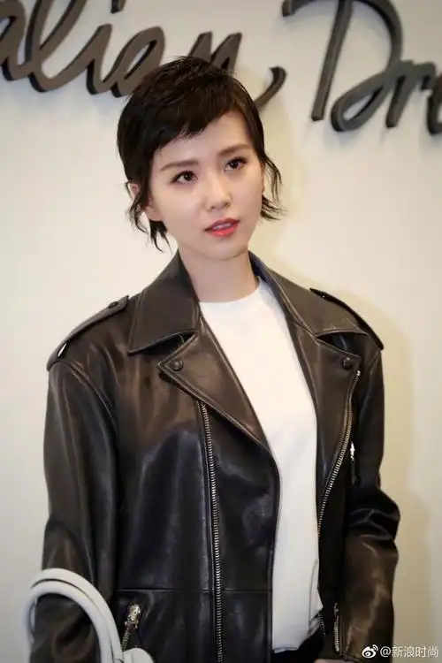 一言不合剪短发秀长腿霸气女王刘诗诗姚晨登场