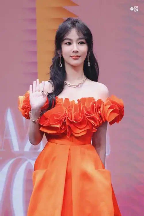 杨紫##时尚芭莎红毯##时尚芭莎内场