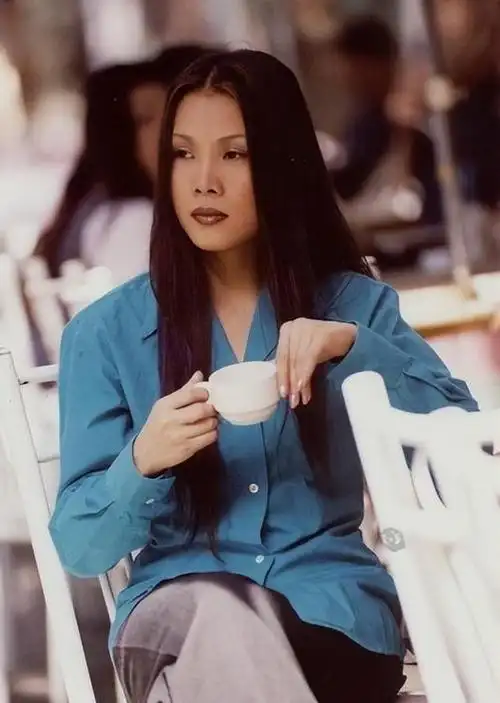 事实证明,58岁定居澳洲生活的田震,如今已走上了另一条大道