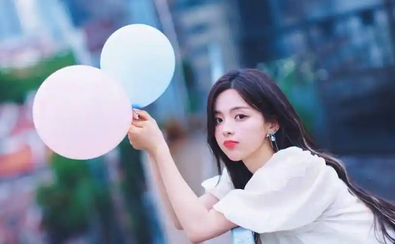 娱乐圈不光是颜值和演技的竞技场,更要看一个演员的背景关系.