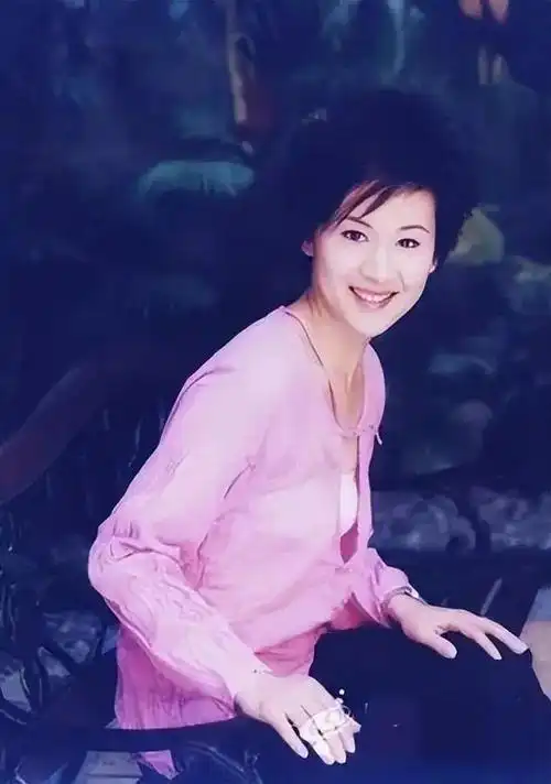 主持人王津元:巅峰时急嫁上海富豪郭广昌,生下三个娃