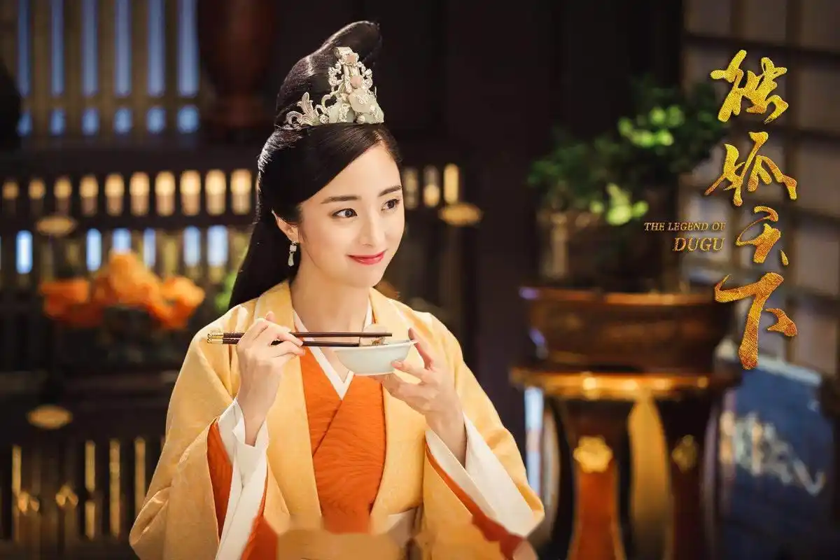 古装历史剧《独孤天下》正在热播,演员胡冰卿饰演一代帝后独孤伽罗,剧