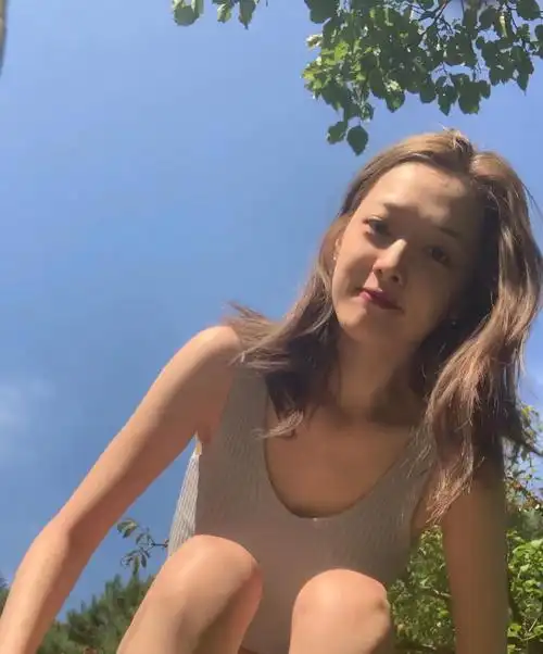 韩国女星崔雪莉生活照图片35