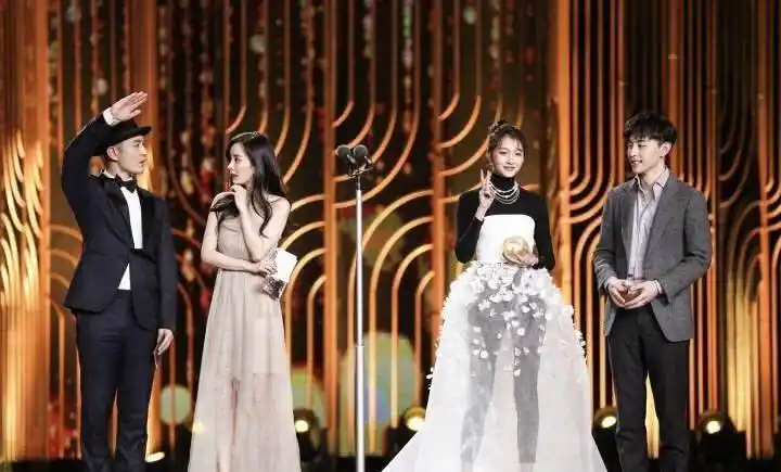 新造型不好再改?站在杨幂旁边的关晓彤确实应该向她借个造型师