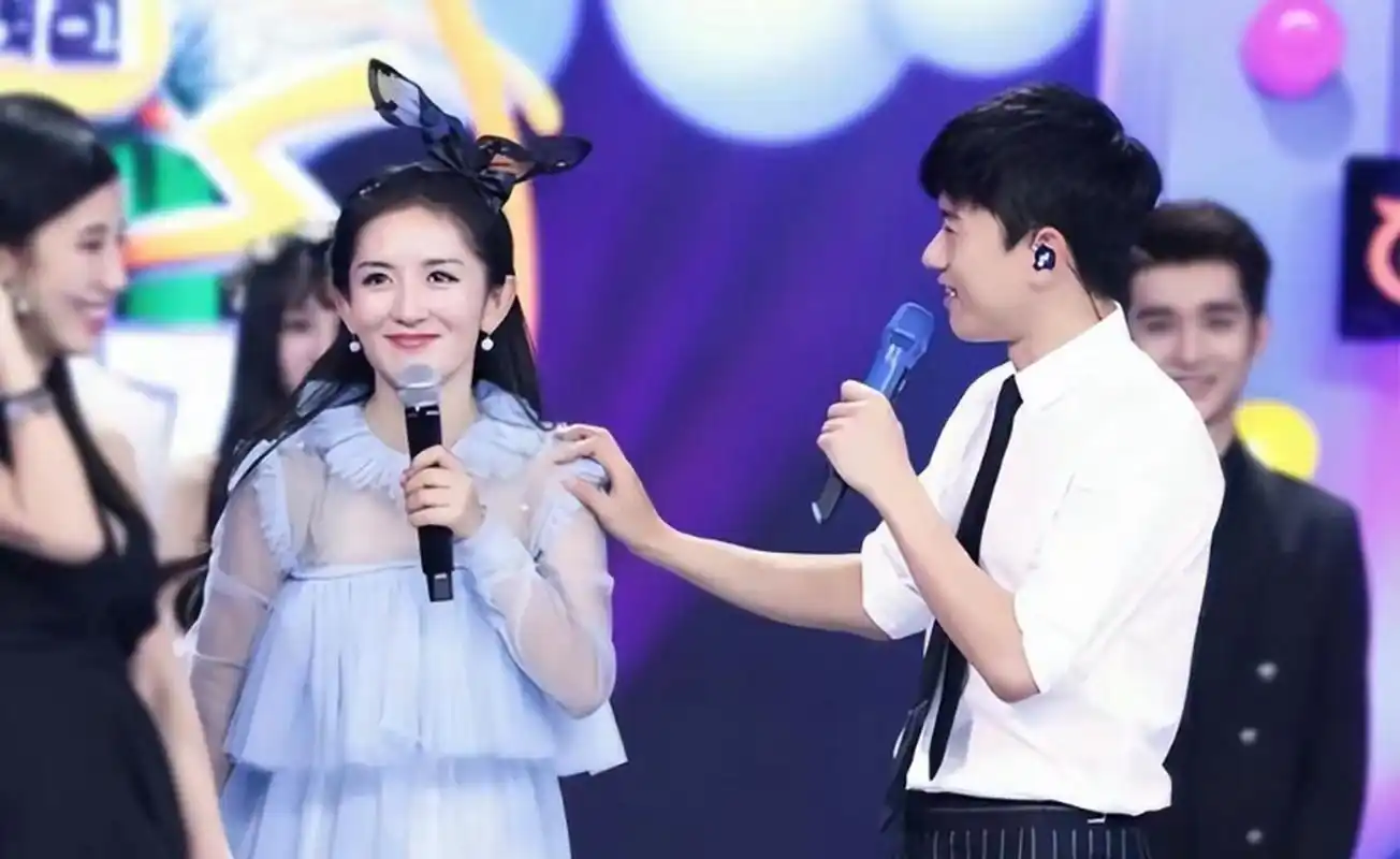 谢娜张杰一家五口香港游玩,公开感谢王祖蓝安排,网友:给钱了 8月16日