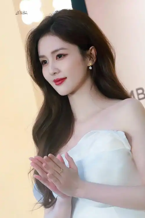 hourglass品牌代言人白鹿