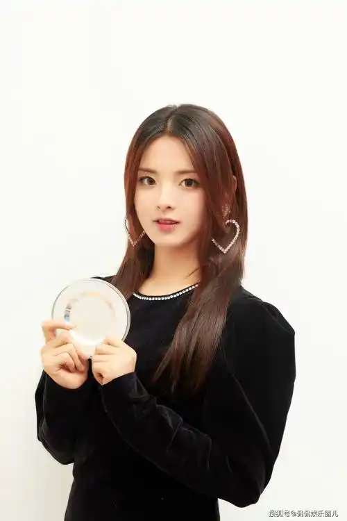 25岁杨超越,真性感啊!_个性_舞台_才能