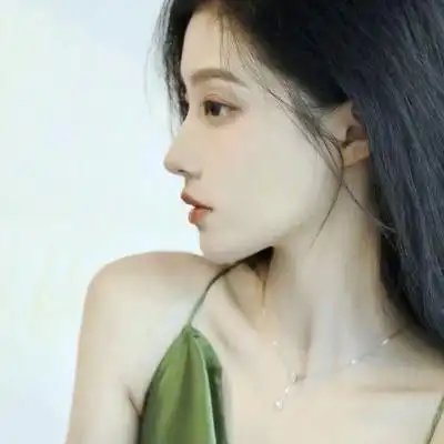 女生干净气质简单的头像图片