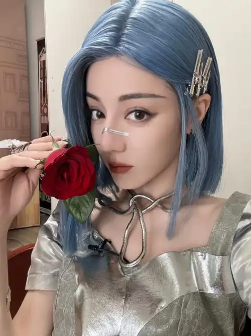 短发也好适合热巴#迪丽热巴自拍美图