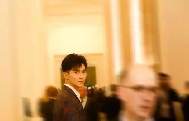 高伟光逆袭史:卖过烤冷面,当过搬运工,25岁上大学,37岁演男一