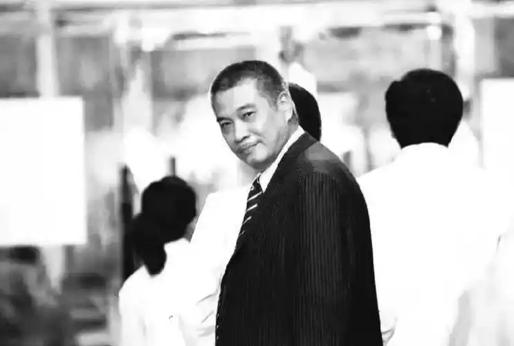 小时候点着遥控,点着点着看到他们就停下来了,达叔走好.