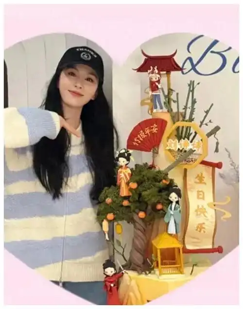 刘诗诗37岁生日照曝光梦幻气球点缀盛宴幸福长寿面笑容