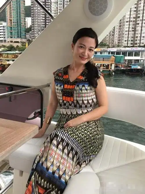 "双儿"陈少霞嫁富豪感谢祝福 坐游艇如少奶奶