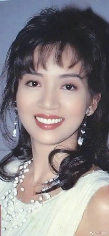 梅艳芳超话我想订制一把扇子,正面图片,反面字,亲们有什么好的建议帮