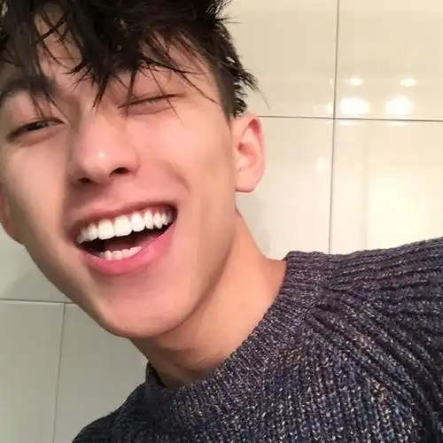 龇牙咧嘴大笑_可爱男生头像图片_扣扣居