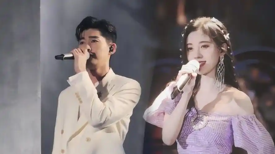 偶像剧既视感!张翰鞠婧祎晚会合唱牵手拥抱摸头