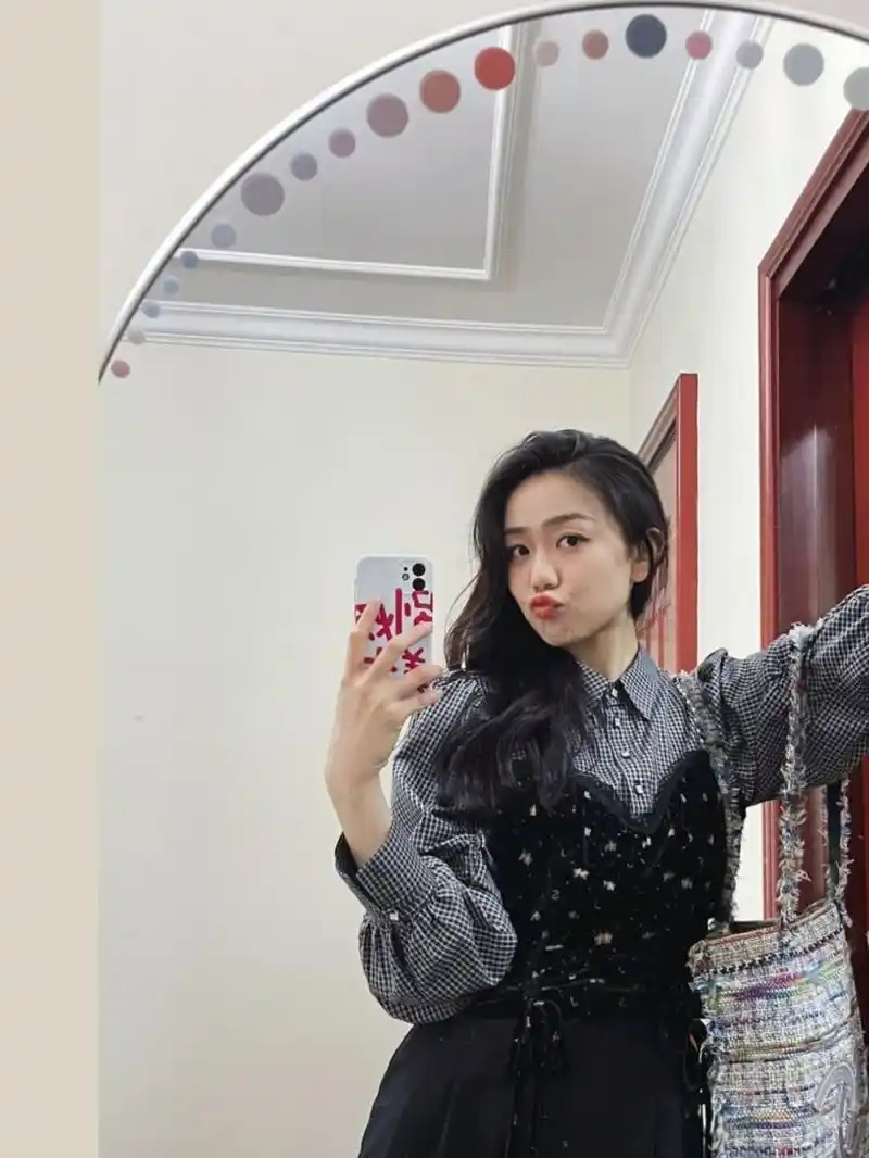 许嵩女朋友冯禧美照