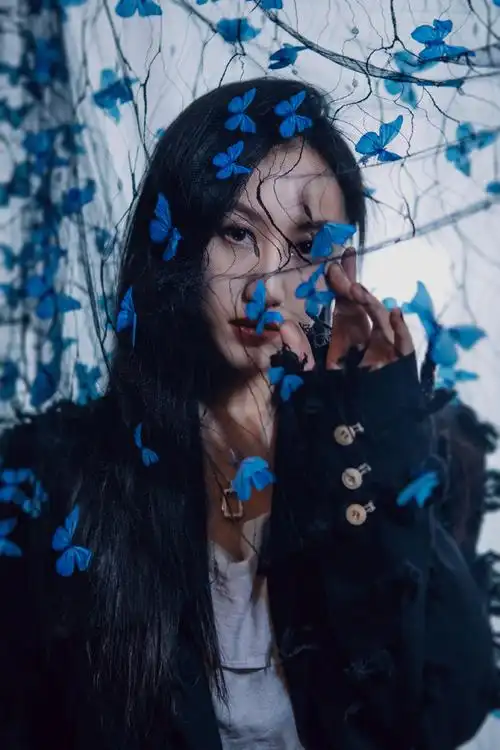 陈粒超话凝视着镜中 怎么如风也如梦03#与你相遇#义乌整体形象:滕