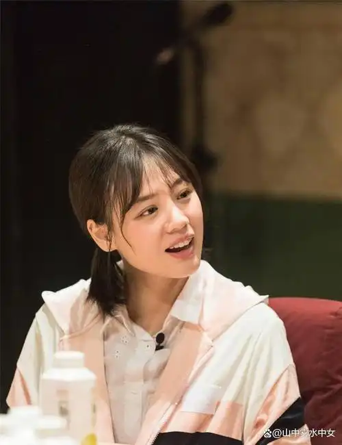 马思纯和张哲轩的恋情给了粉丝们很多美好的幻想,但是这并不意味着每