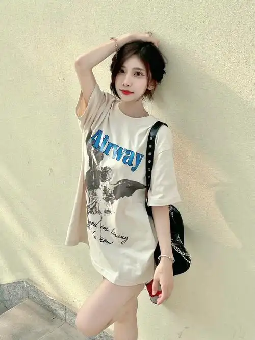 杏色短袖男生会喜欢女生这样穿吗