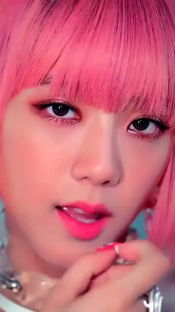 金智秀,这个死亡芭比粉发色,也就只有她了!